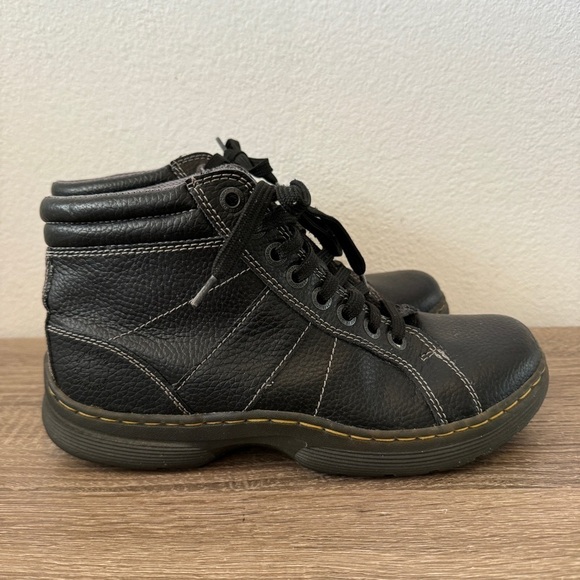 Dr. Martens Sirota Leather Chukka Boots, Size 8 - Picture 1 of 7
